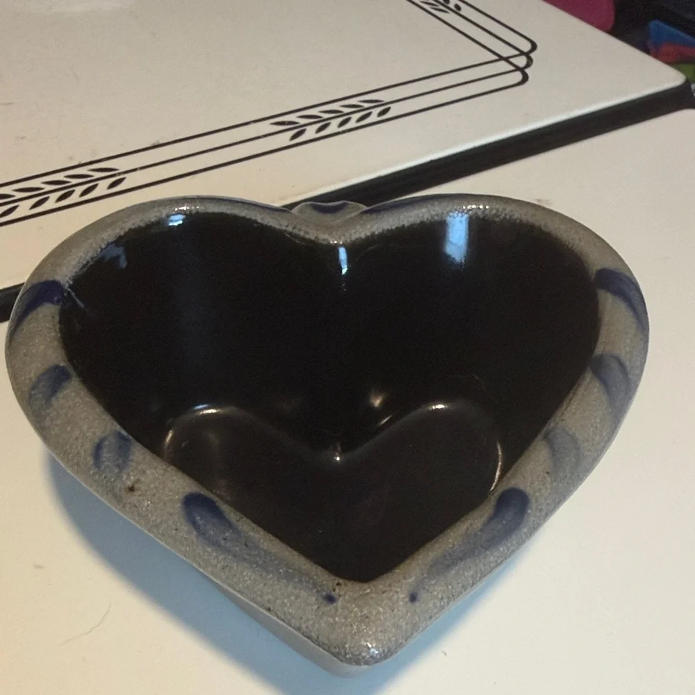 Rowe Pottery Works Heart-Shaped Handled Crock - Picture 1 of 4